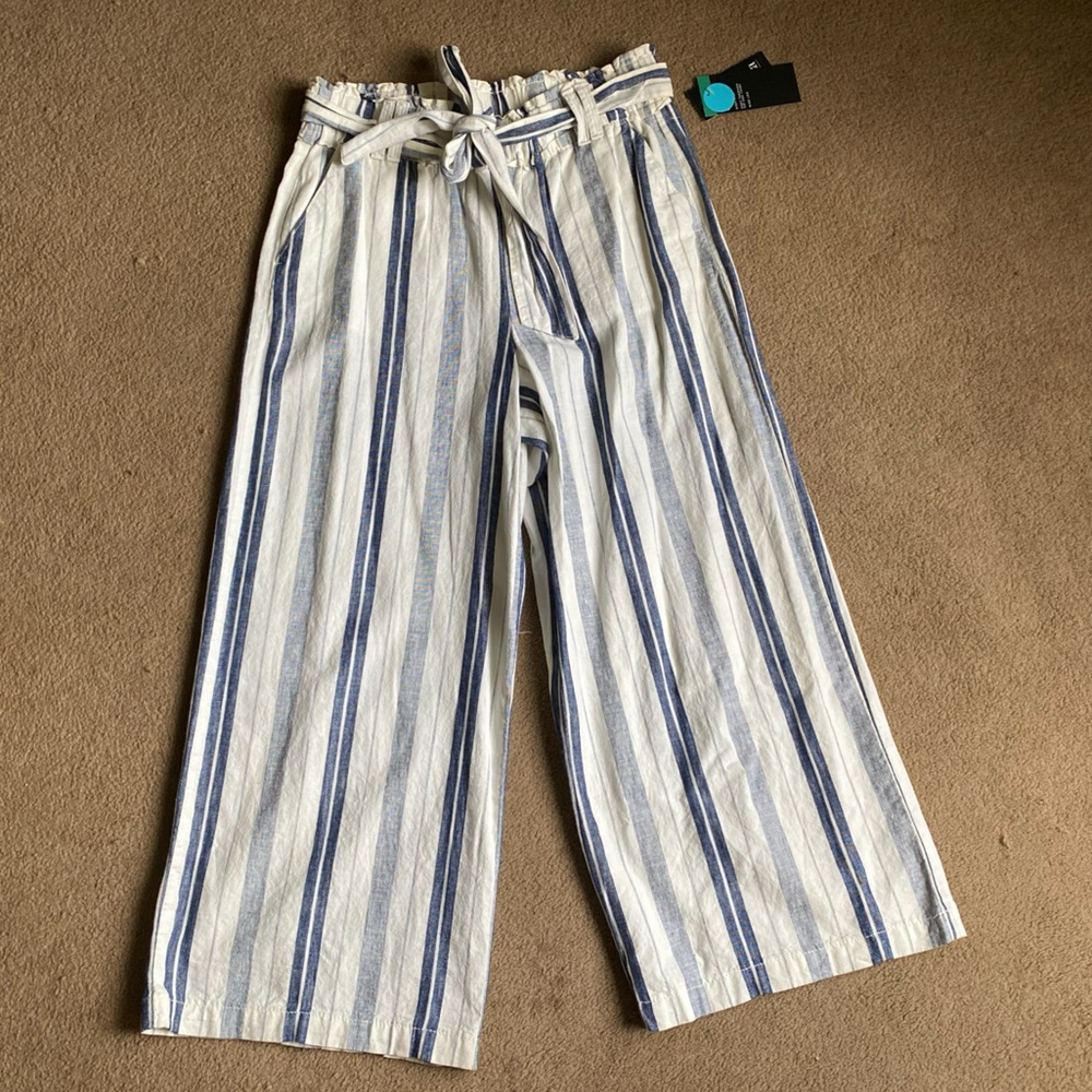 NWT! Wide Leg Crop